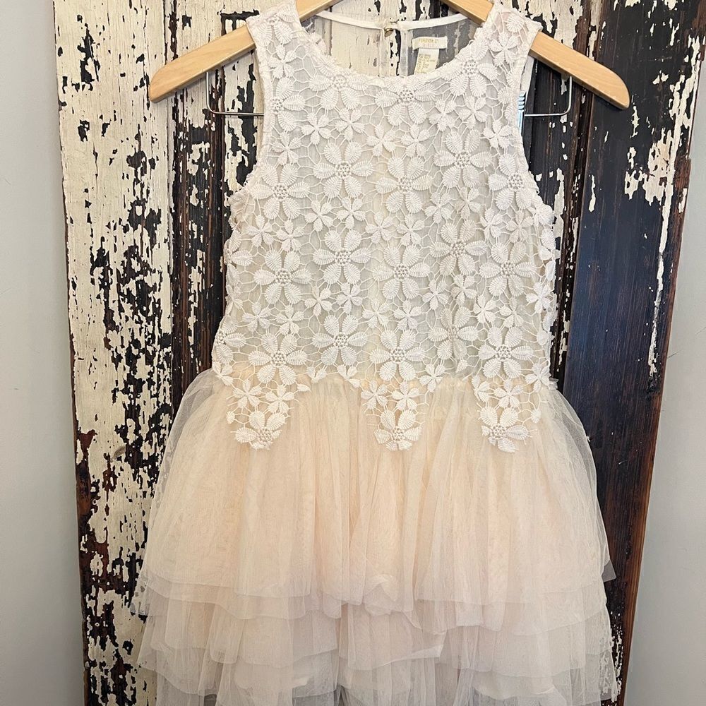 NWT Forever 21 Girls elegant special occasion dress.  Size 11-12 yrs old